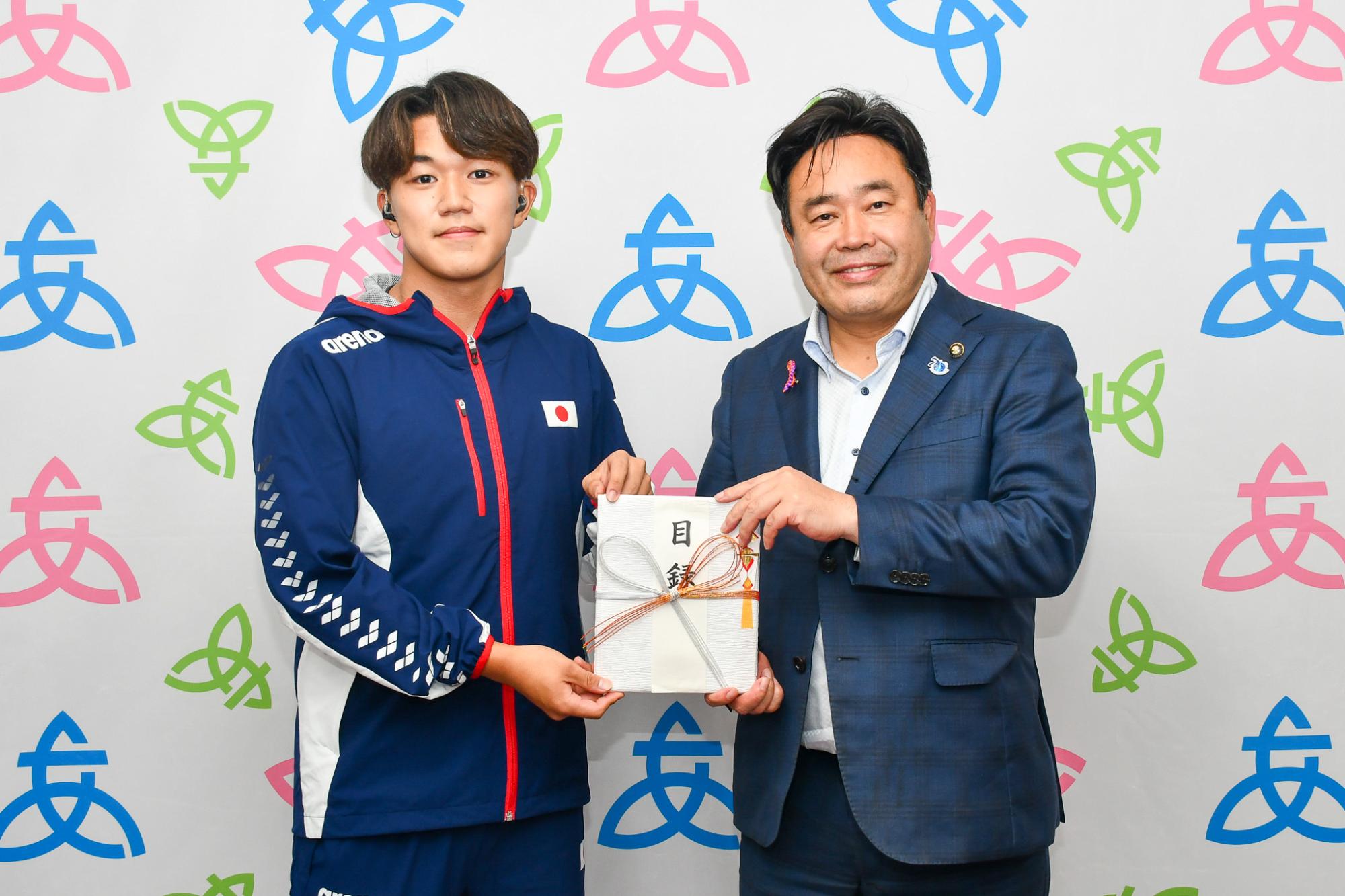野村空和選手全国大会等出場奨励金授与写真
