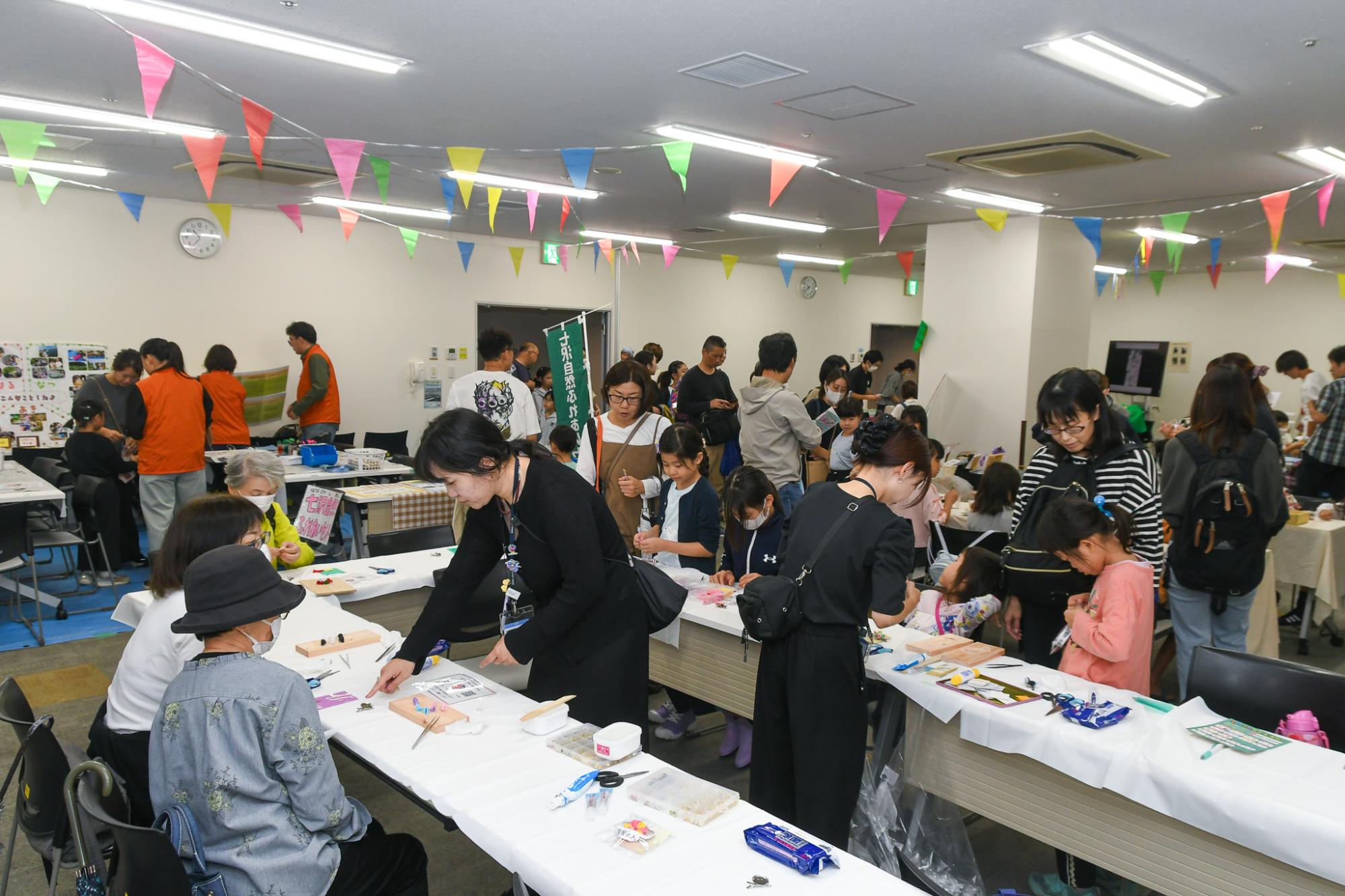 多くの来場客でにぎわう会場