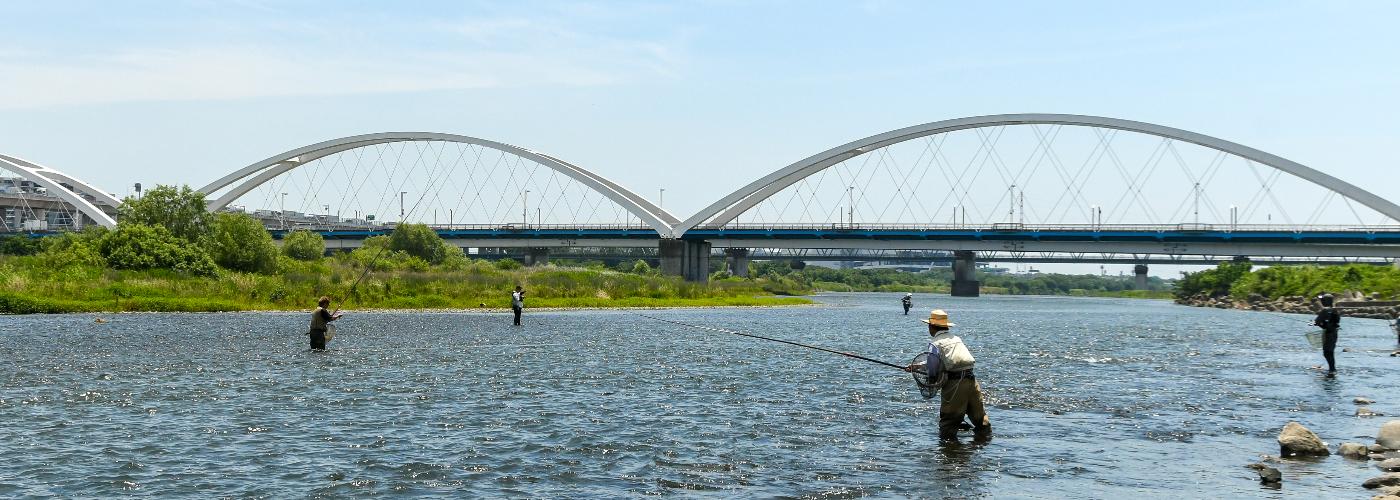 太公望でにぎわう相模川