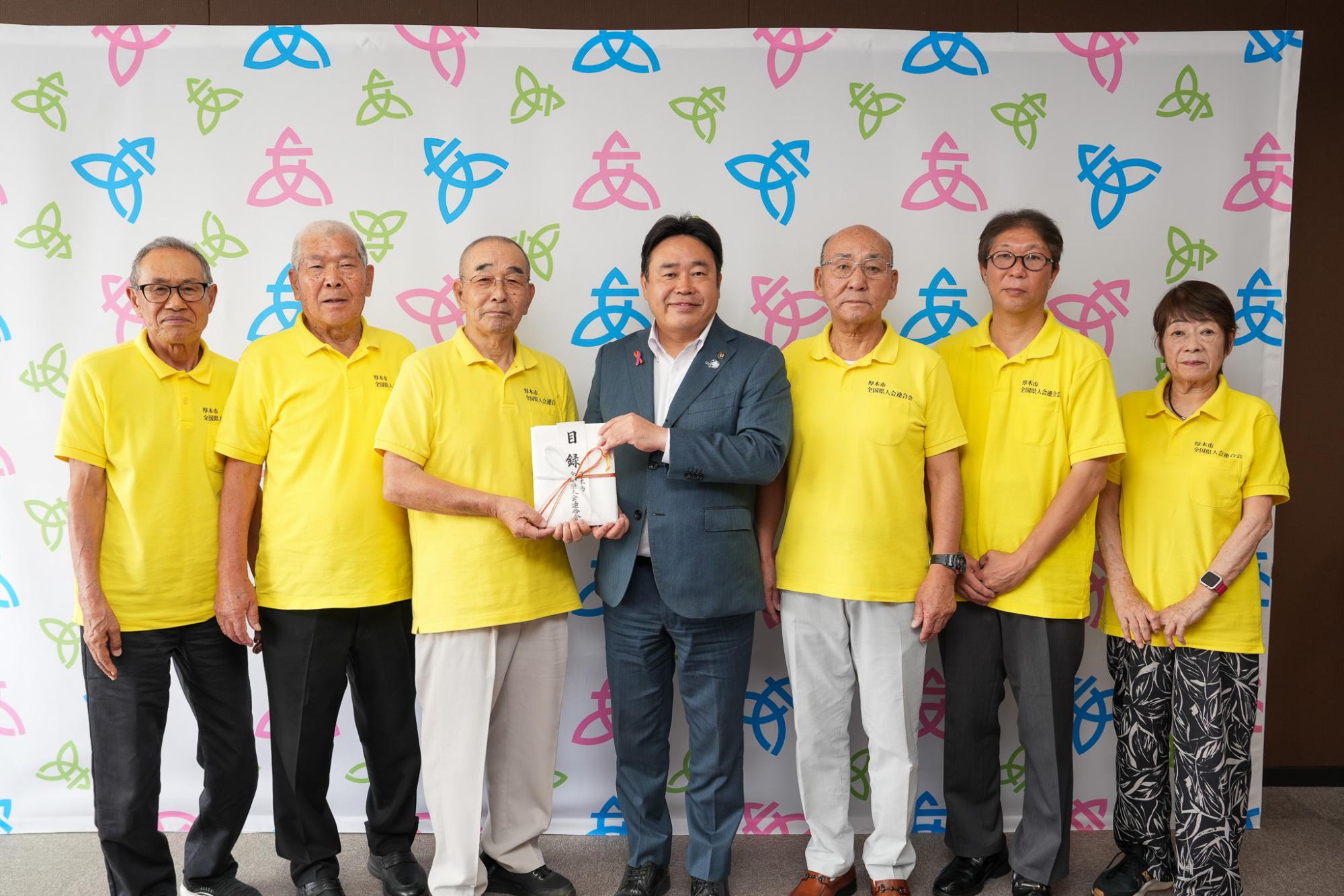 市県人会連合会のメンバーと山口市長
