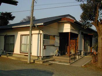 平屋建ての七沢老人憩の家の写真