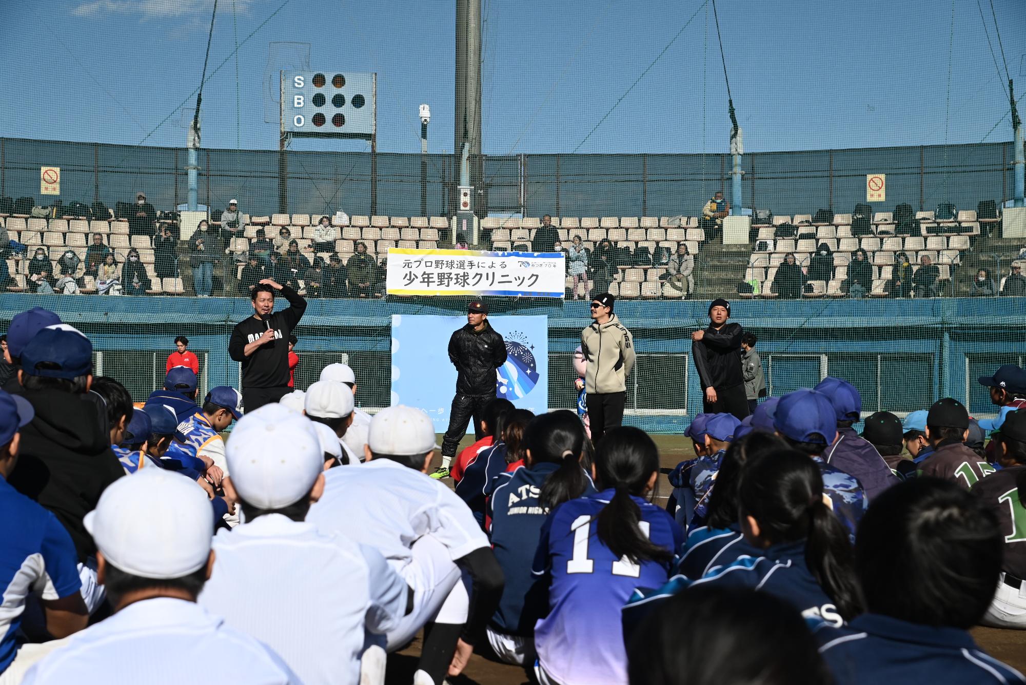 子どもたちの質問に答える