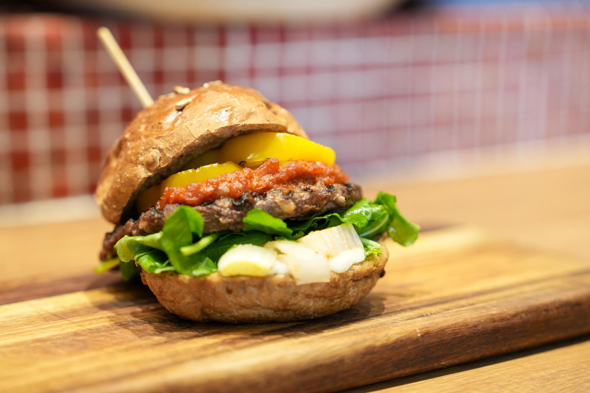 最優秀賞に輝いたジビエバーガー