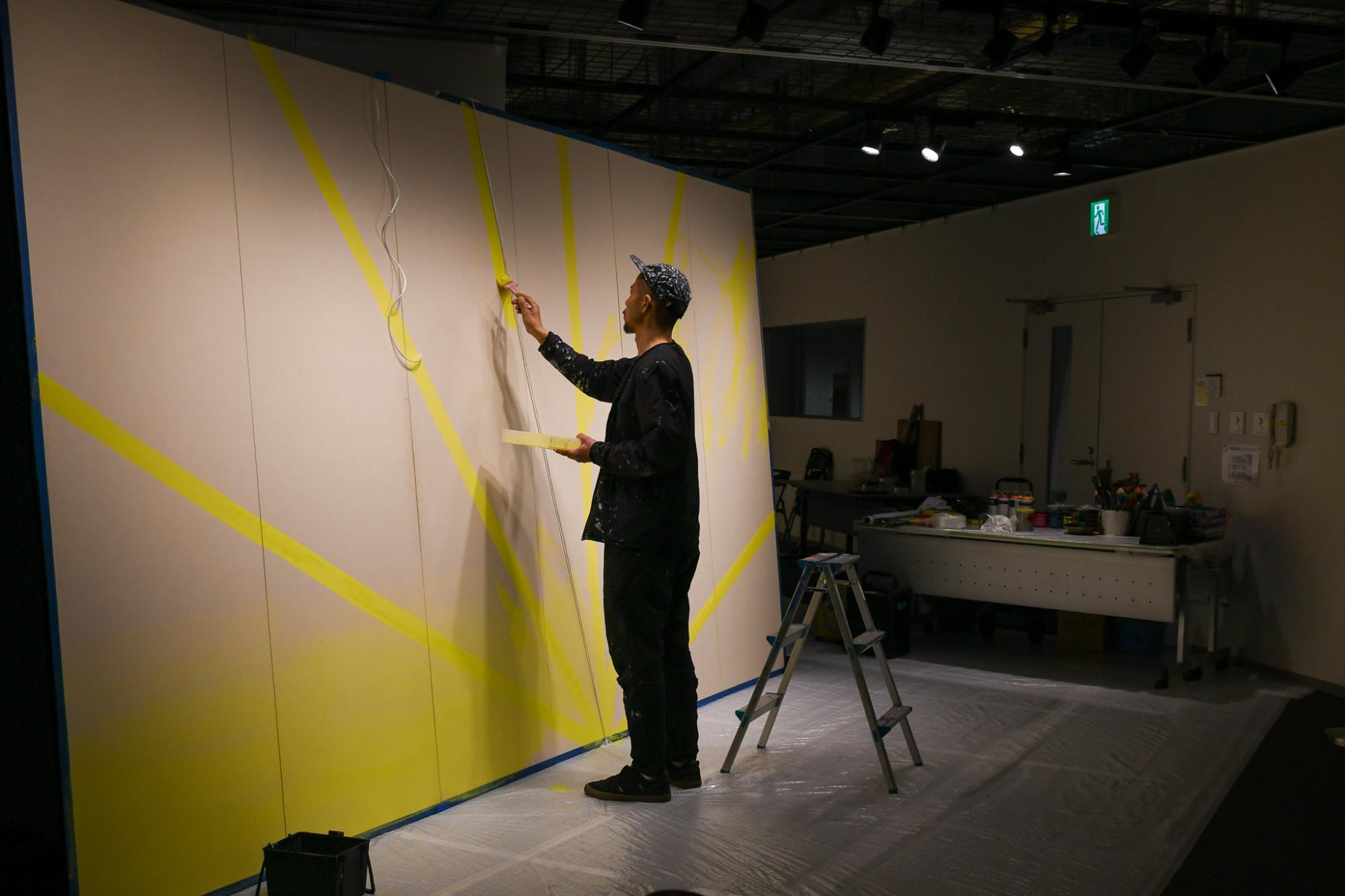 古びょうぶを彩る井上純さん