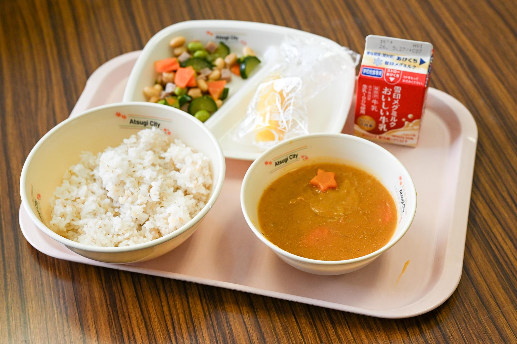 生徒たちに提供された給食