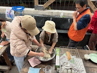 ピザ生地づくり