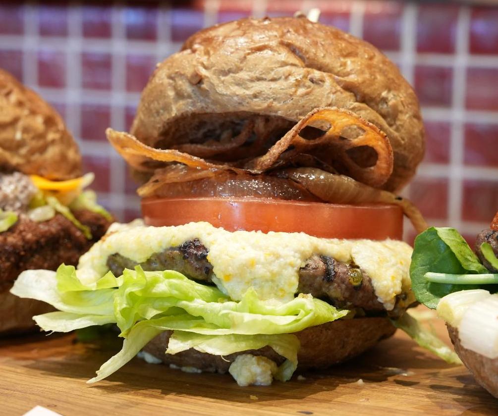 女性に優しい 鉄活ジビエバーガー