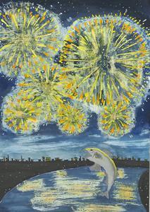 大きな打ち上げ花火と、その花火が海面に映り、魚が飛び跳ねている夜空の絵