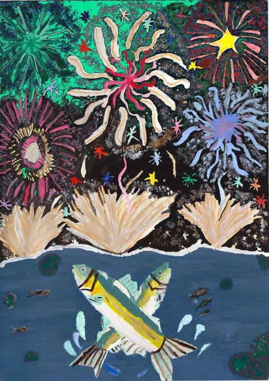 水上の鮎が夜空に咲き乱れる花火を見ている様子のイラスト