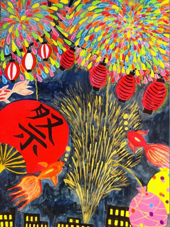 祭と書かれた赤いうちわ、金魚、水風船や提灯が描かれその奥に打ち上げ花火が上がっている絵