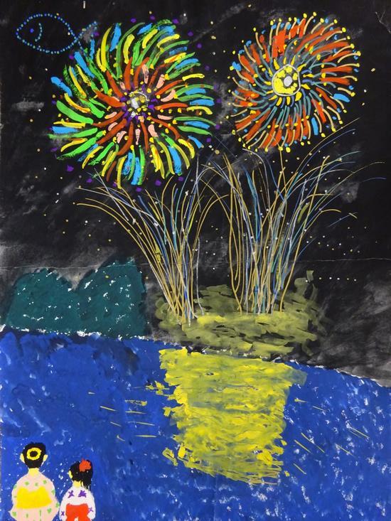 水面には打ち上げ花火の光が反射し、対岸から打ち上げ花火を見ている2人の女の人の絵
