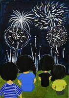 4人の人が座って夜空に上がった打ち上げ花火を見ている後ろ姿の絵