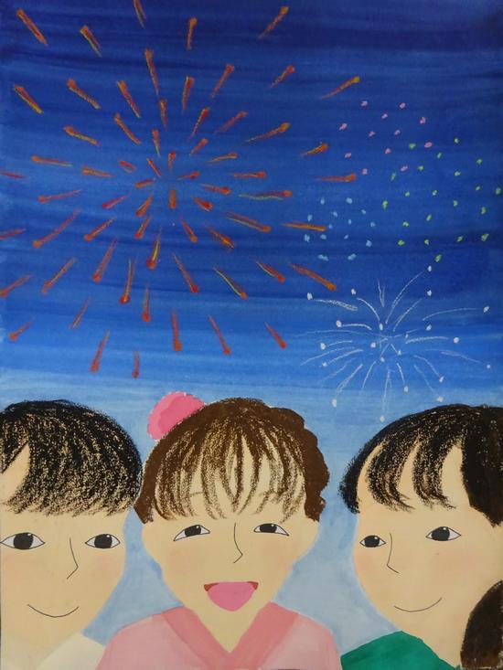 3人の女の子が笑顔で打ち上げ花火を見ている絵