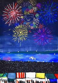 夜空に打ちあがる花火を見る大勢の人々と屋台を囲む人々が描かれた絵
