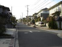 戸建住宅地区の道路の写真