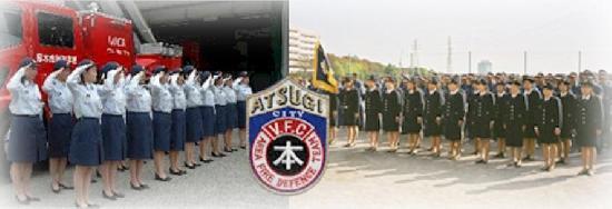 （左）消防自動車の前に女性消防団員が並んで敬礼をしている写真（右）女性消防団員が黒の帽子と黒の制服で整列している写真