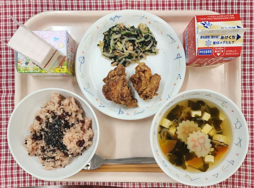 児童が収穫したもち米を使用した給食
