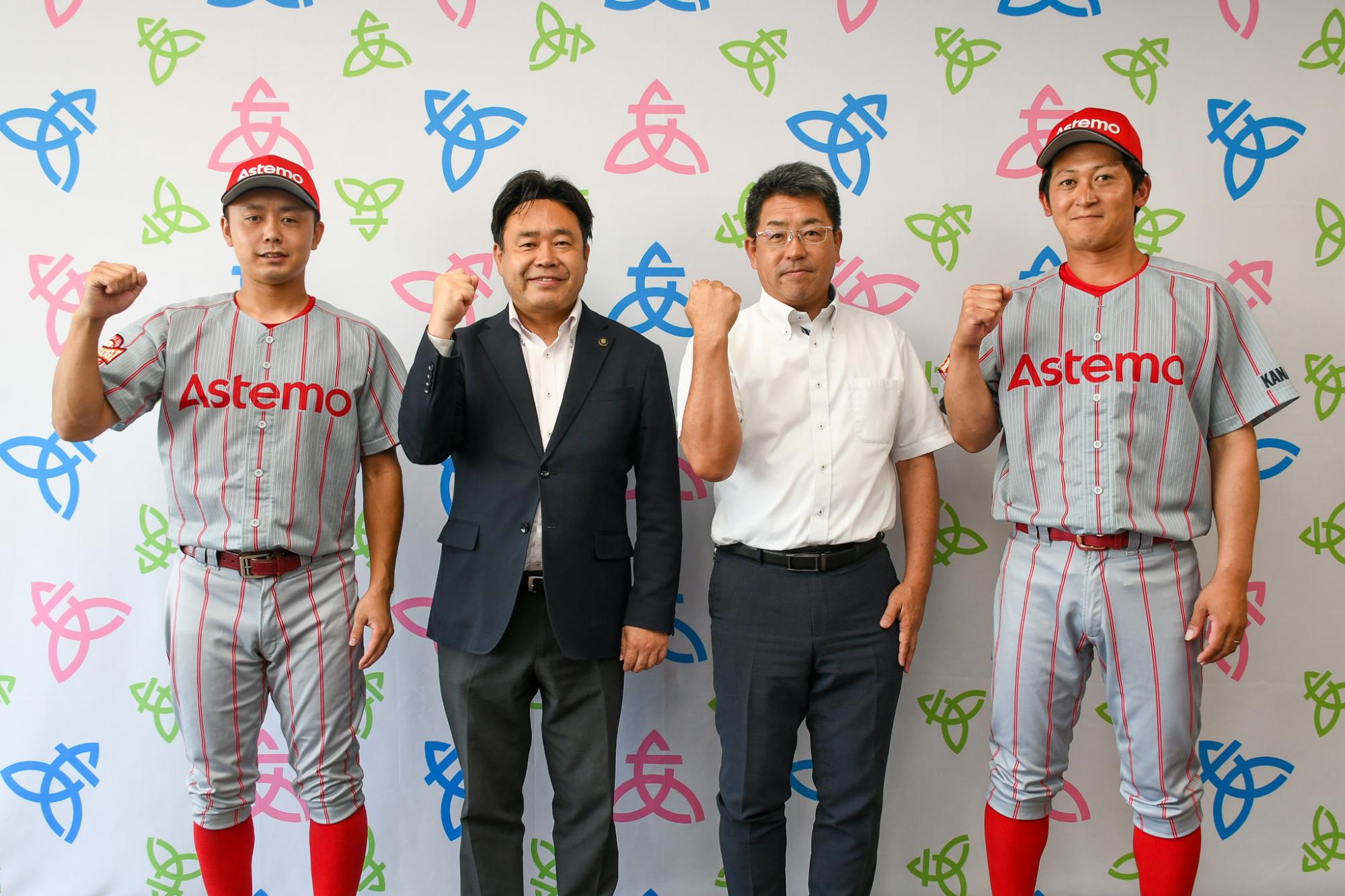 アステモ厚木工場野球部集合写真