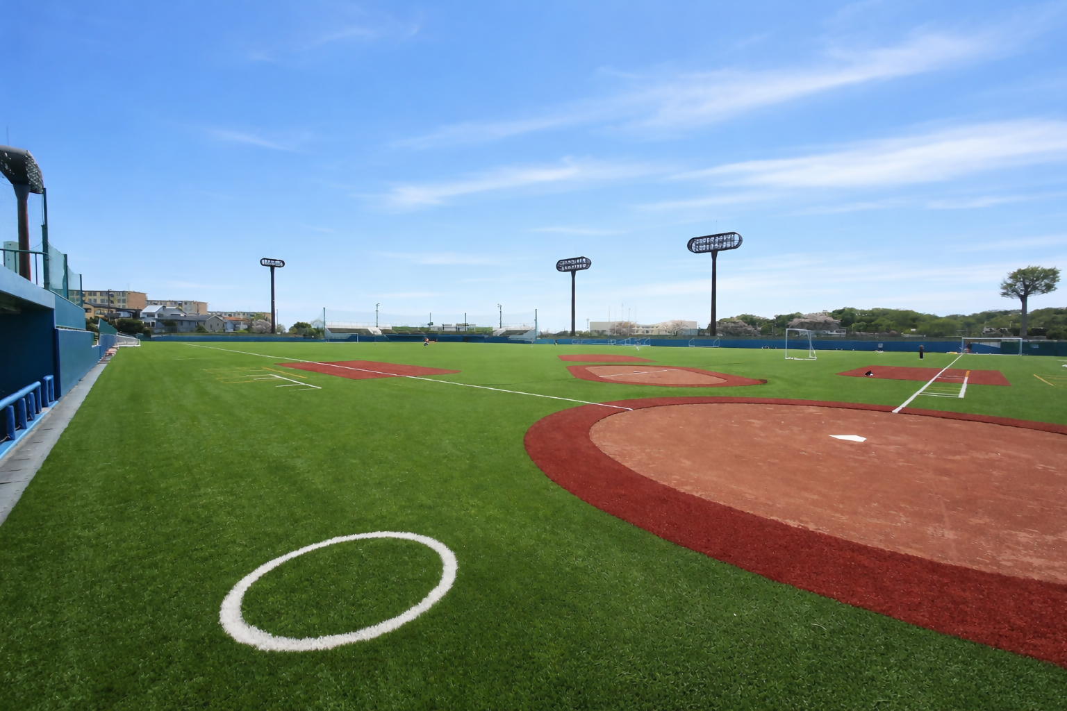 ※令和7年度にスポーツ振興くじ助成を用い、人工芝の張替修繕を実施しました。