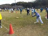 市民スポーツ大会でモルックをしている写真