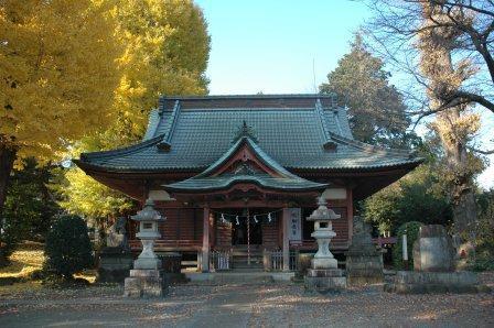 荻野神社の拝殿真正面からの外観写真