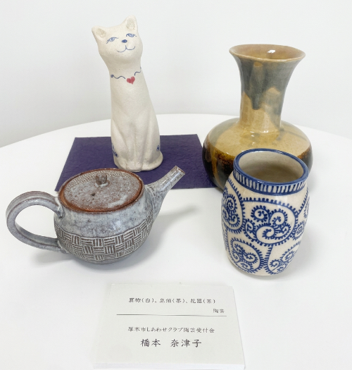 「置物（白）、急須（茶）、花器（茶）」橋本 奈津子