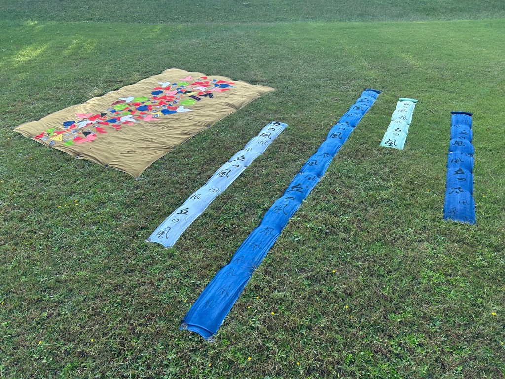 第33回の作品「秋空に躍る」と「丘の風」