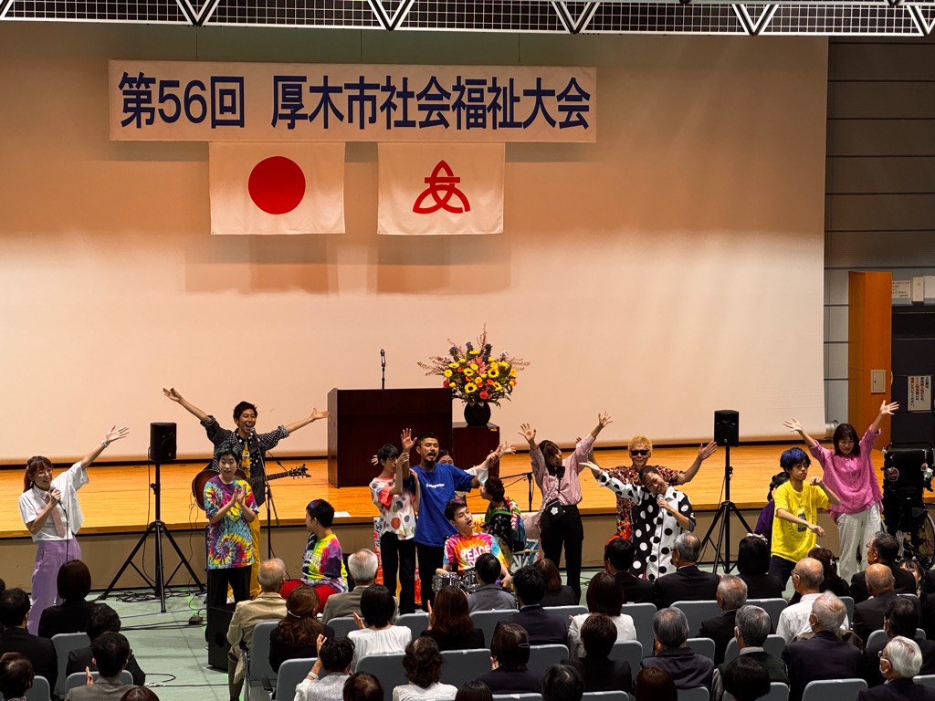 スロバラSUNZさんによる祝賀演奏